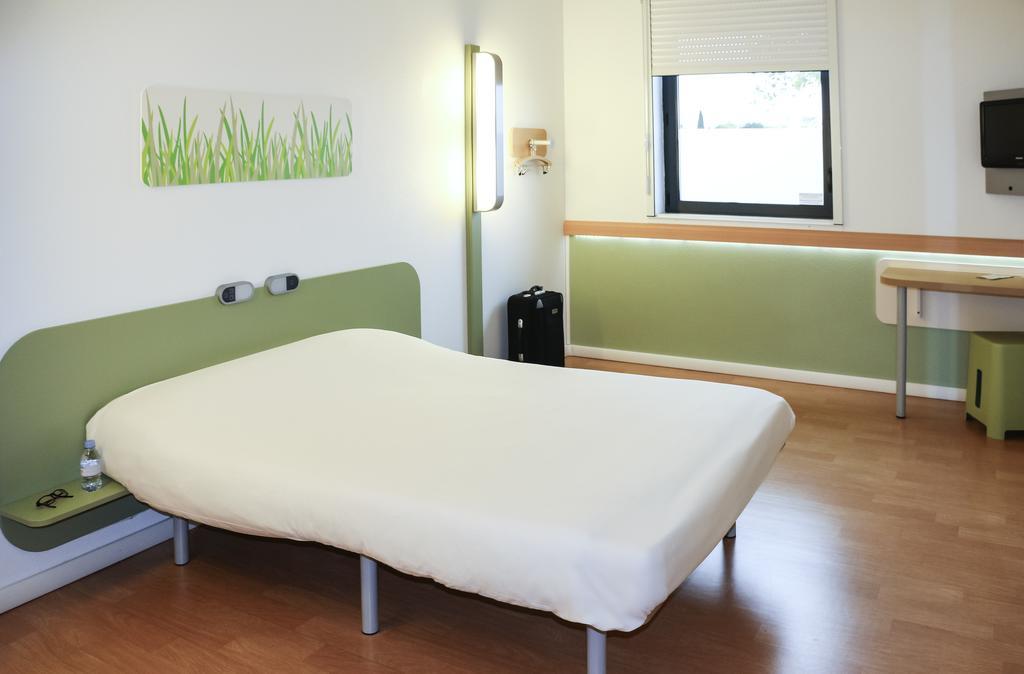 Ibis Budget Saint-Etienne Stade Room photo